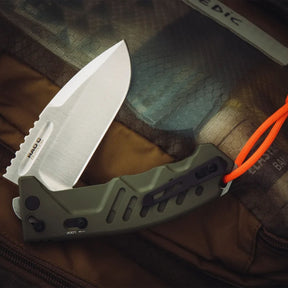 Extrema Ratio RAO C Outdoor. Coltello chiudibile compatto per bushcraft. Lama robusta drop point in acciaio, manico ergonomico in alluminio con grip strutturato, sistema di blocco di sicurezza e clip reversibile. Strumento professionale per sopravvivenza.