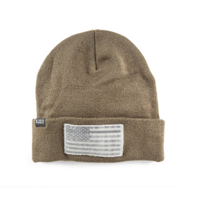 5.11 Cuffed Flag Bearer Beanie, berretto invernale lavorato a maglia con risvolto, patch con bandiera americana tono su tono cucita sul davanti