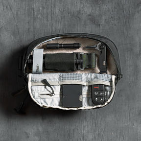 EBERLESTOCK FADE FLEX Marsupio tattico CCW. Versatile marsupio a tracolla per trasporto arma da fuoco con accesso rapido CCW e sistema interno foderato in loop per accessori. Realizzato in Nylon mini-Ripstop 210D, peso 312g e cintura regolabile fino a 55 pollici.