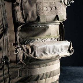 Eberlestock Mission Ruck zaino tattico militare da 79.22 litri con sistema MOLLE e tasche modulari frontali e laterali, FUNZIONA ESCLUSIVAMENTE CON IL TELAIO MISSION EMOD. Caratterizzato da cinghie di compressione e pannello in velcro per patch, ideale per escursioni tecniche, trekking intensivo e utilizzi operativi professionali.