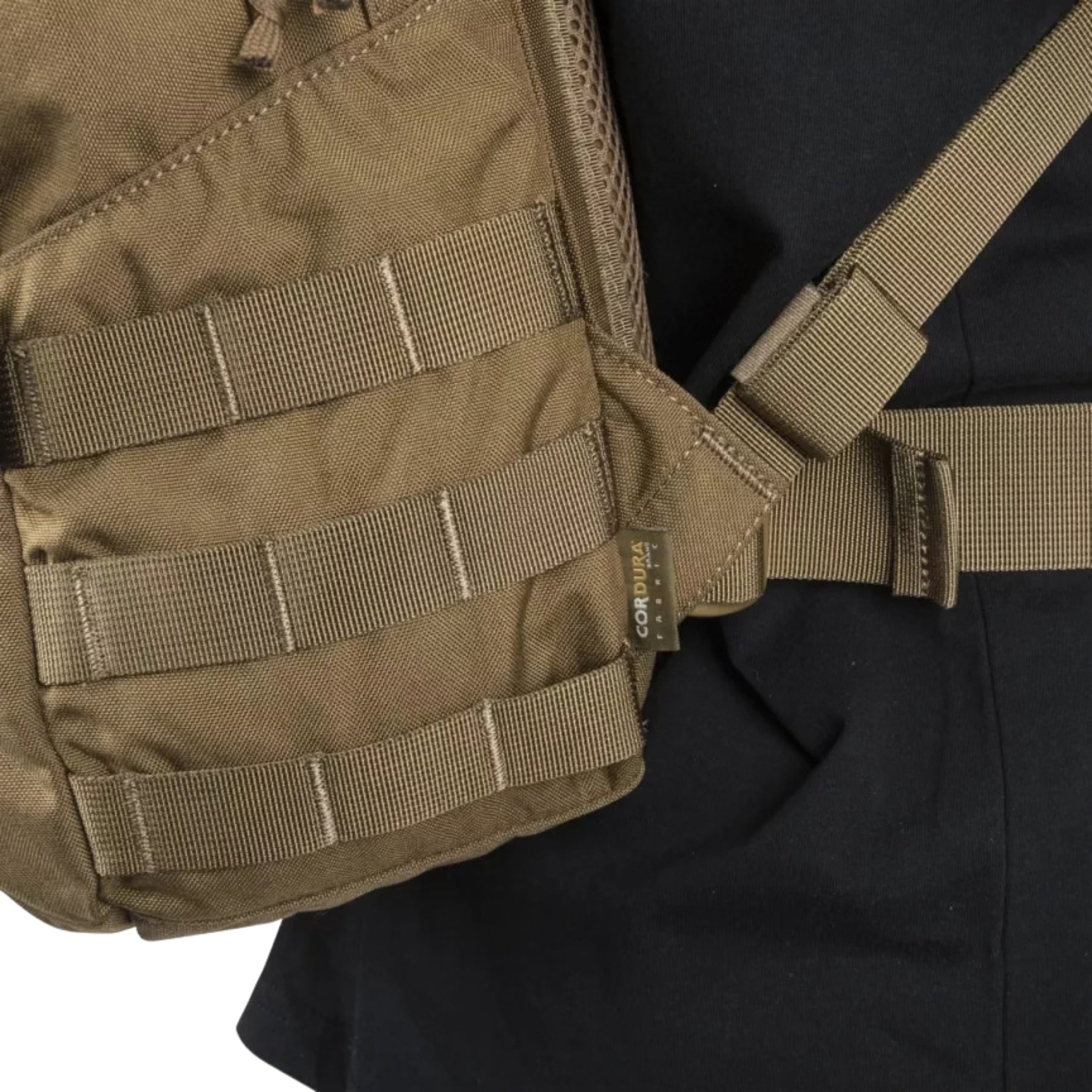 Helikon-Tex EDC Backpack zaino compatto da 24 litri in Cordura con passanti MOLLE PALS, cordino elastico frontale e pannello a strappo, ideale per porto quotidiano, escursionismo e outdoor.