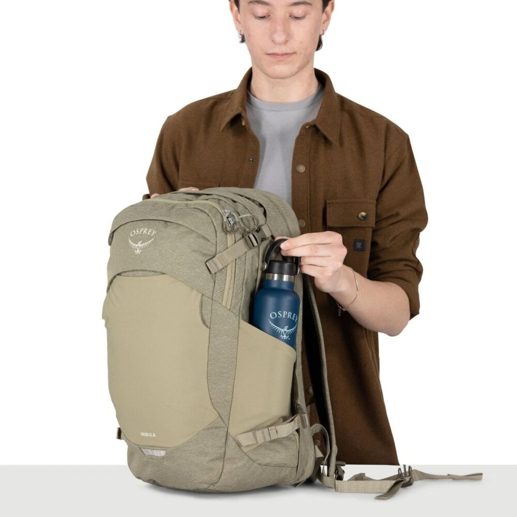 Osprey Nebula 32 Driftshade zaino da 32 litri in edizione limitata con scomparti multipli e spallacci imbottiti ergonomici per outdoor, viaggi, studio e uso quotidiano EDC.