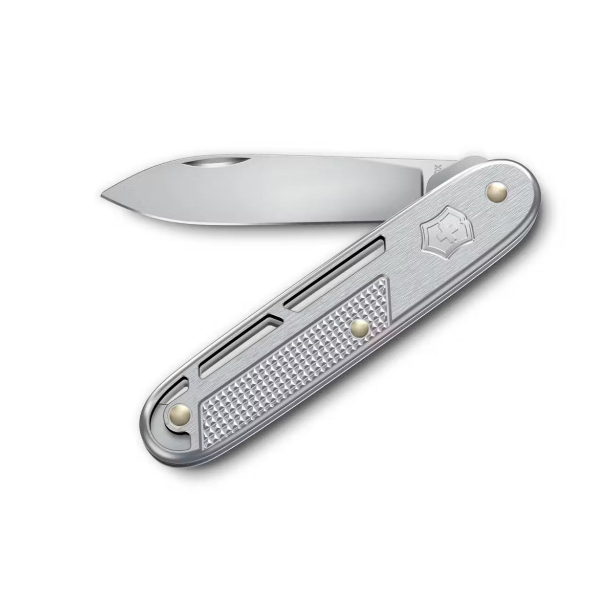 Victorinox Onefold Alox. Coltello chiudibile a lama singola liscia. Guancette in alluminio strutturato con fresature decorative e design scheletrato ultrapiatto. Strumento essenziale e leggero ideale per il porto quotidiano EDC minimalista.