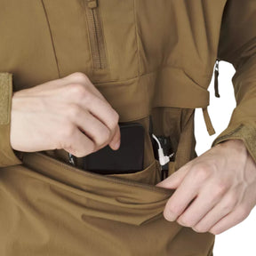 Helikon-Tex Mistral Anorak Jacket KU-MSL-NL giacca soft shell antivento e idrorepellente in tessuto elastico StormStretch con cappuccio regolabile, ampia tasca frontale a marsupio con organizer interno, tasche omerali e zip di ventilazione YKK per trekking, bushcraft e outdoor