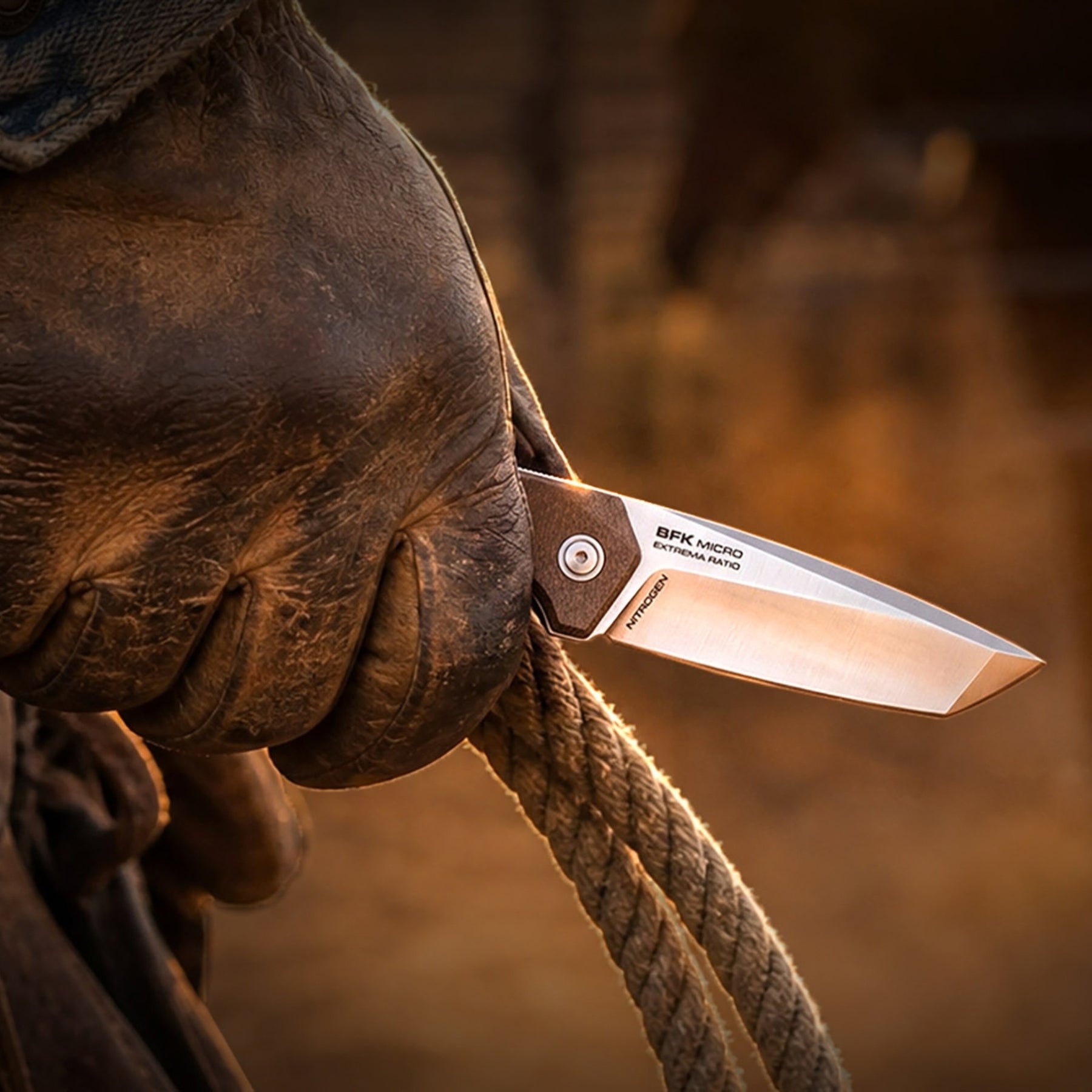 Extrema Ratio BFK Micro coltello a lama fissa compatto con profilo tanto modificato, impugnatura ergonomica sagomata e foro passante per cordino ideale per everyday carry tattico