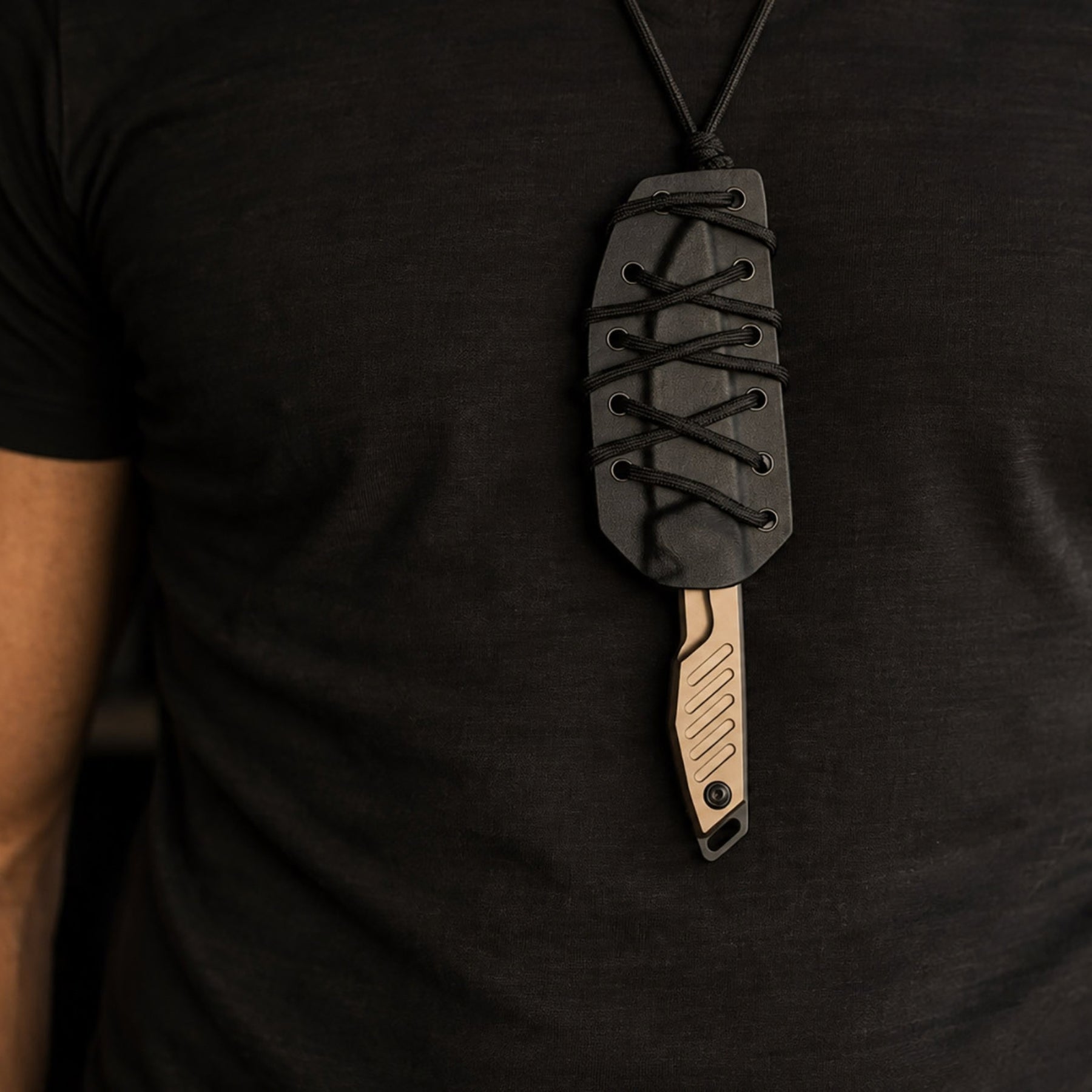 Extrema Ratio BFK Pixel coltello a lama fissa compatto con profilo tanto modificato,  impugnatura ergonomica scanalata e passante per cordino ideale per everyday carry tattico