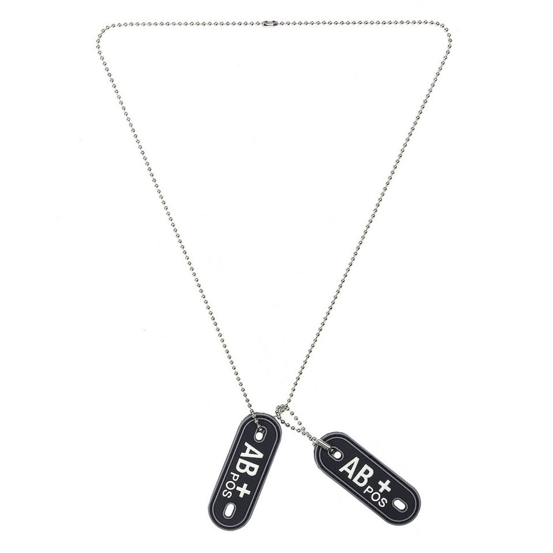 101 INC Dog Tag Bloodgroup. Coppia di piastrine patch in PVC 3D con retro in velcro e catenella inclusa. Indicazione del gruppo sanguigno con lettere fluorescenti e fori laterali. Accessorio tattico di identificazione per equipaggiamento militare e primo soccorso.