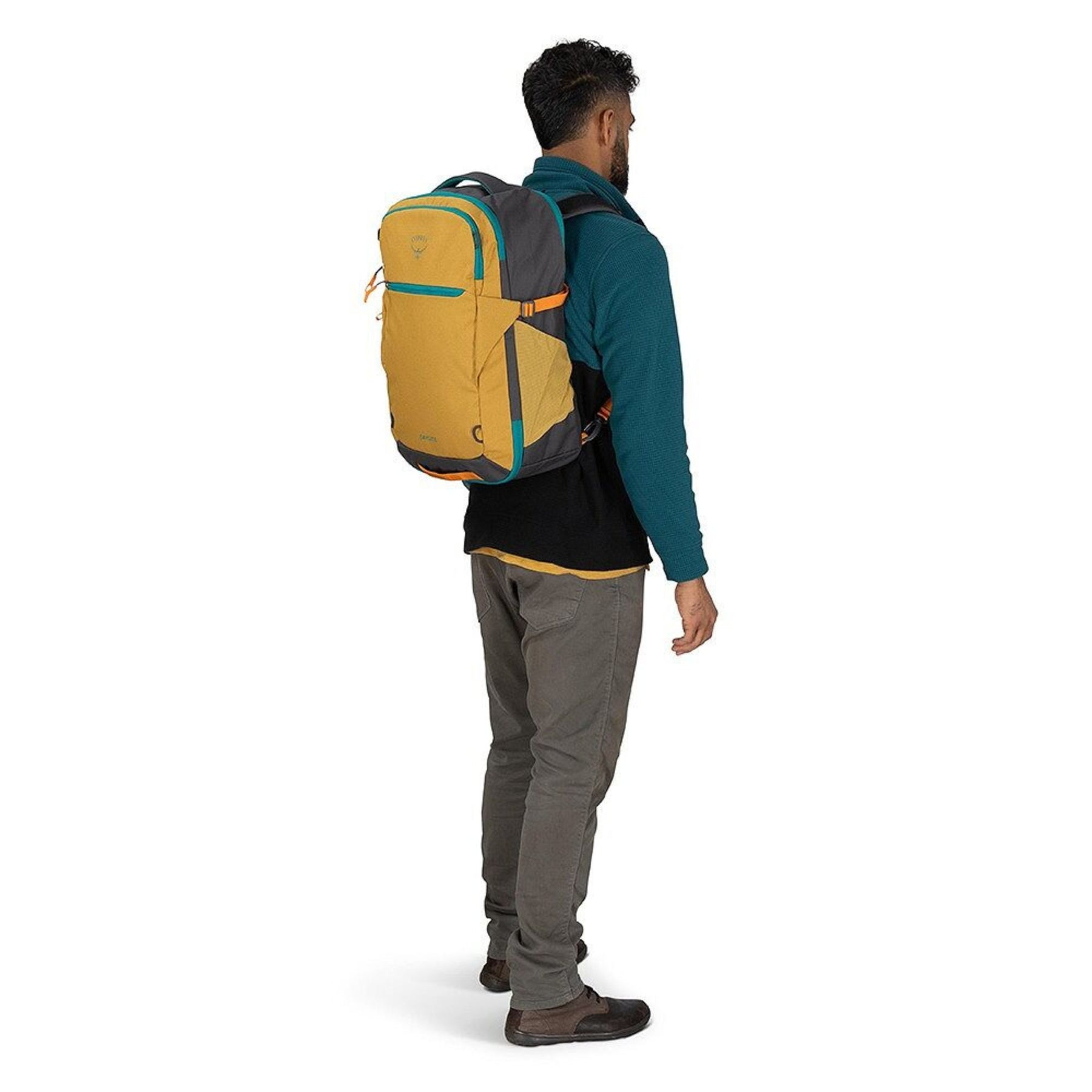 Osprey Daylite Carry-On Travel Pack 35 zaino da 35 litri ottimizzato per i viaggi con spallacci imbottiti, tasca frontale con zip, cinghie di compressione e tasche laterali elasticizzate. Un bagaglio a mano versatile ideale per escursioni e spostamenti.