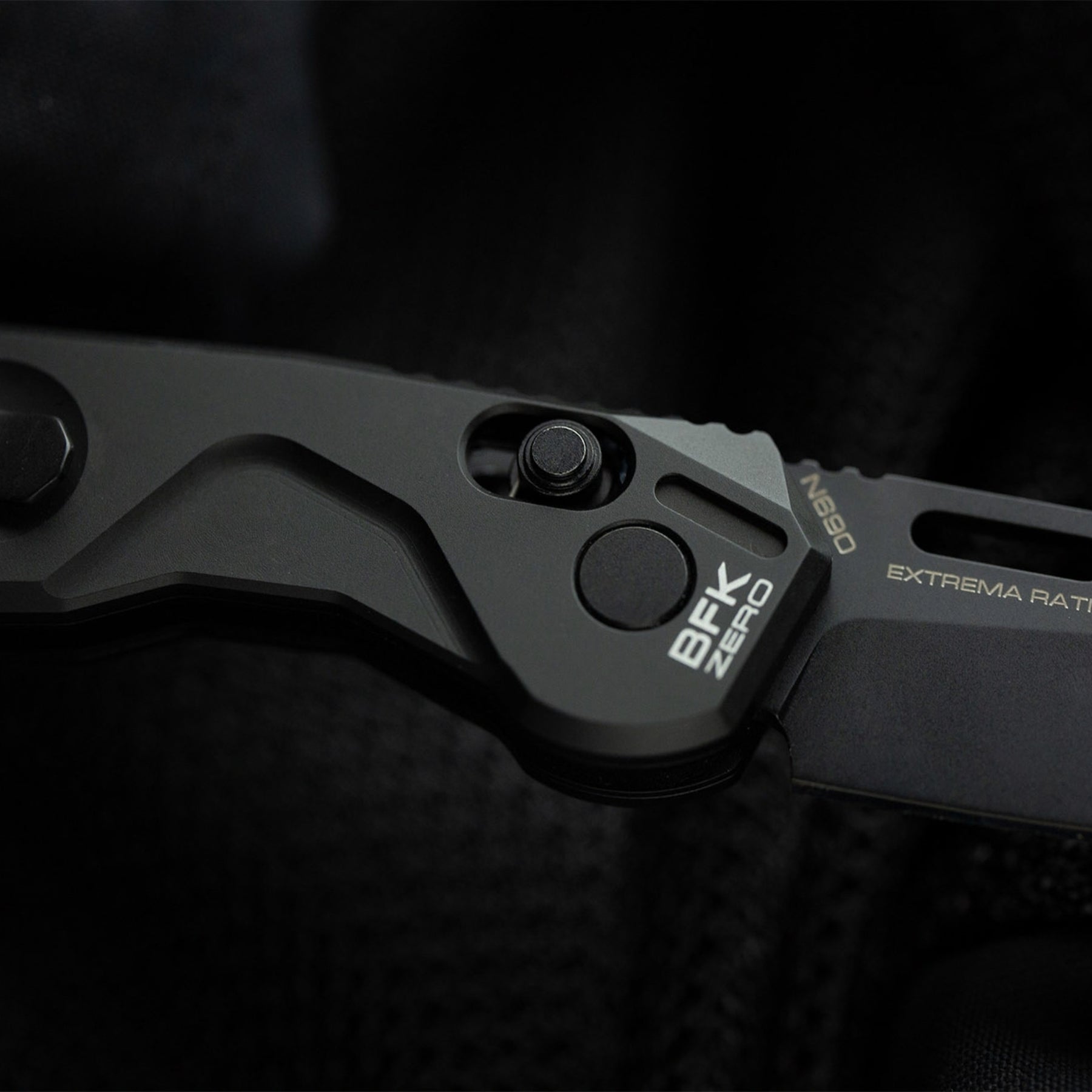 Extrema Ratio BFK ZERO coltello chiudibile tattico ed EDC con lama tanto, foro per apertura rapida, blocco di sicurezza e impugnatura ergonomica