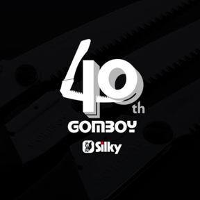 SILKY GOMBOY CURVE OUTBACK KURO Sega pieghevole in Acciaio Giapponese Premium, Edizione Limitata 40° Anniversario. Lama curva da 240 mm con rivestimento Black Oxide antiriflesso e impugnatura in Arbor Composite per uso outdoor estremo e bushcraft.