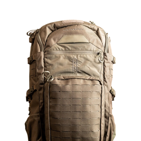 Eberlestock Spectre: Zaino tecnico per fucile da 50.8 litri progettato per massimizzare la leggerezza senza compromettere la resistenza. Realizzato con materiali d'avanguardia, presenta un sistema di sospensione regolabile, accesso multiplo al vano principale e pannelli esterni MOLLE laser-cut per l'espansione del carico. Ideale per missioni a lungo raggio e spedizioni outdoor che richiedono versatilità e organizzazione superiore.