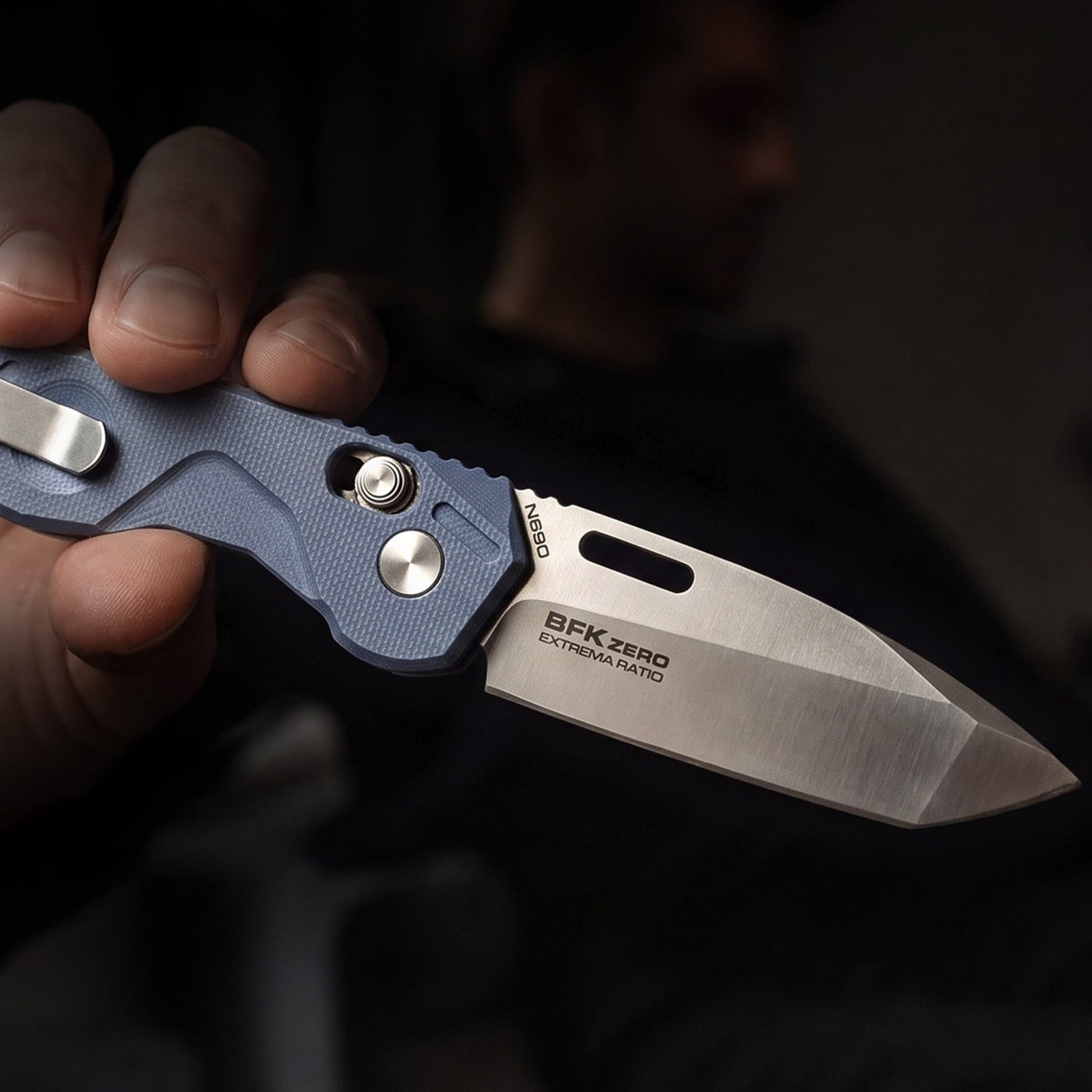 Extrema Ratio BFK ZERO coltello chiudibile tattico ed EDC con lama tanto, foro per apertura rapida, blocco di sicurezza e impugnatura ergonomica