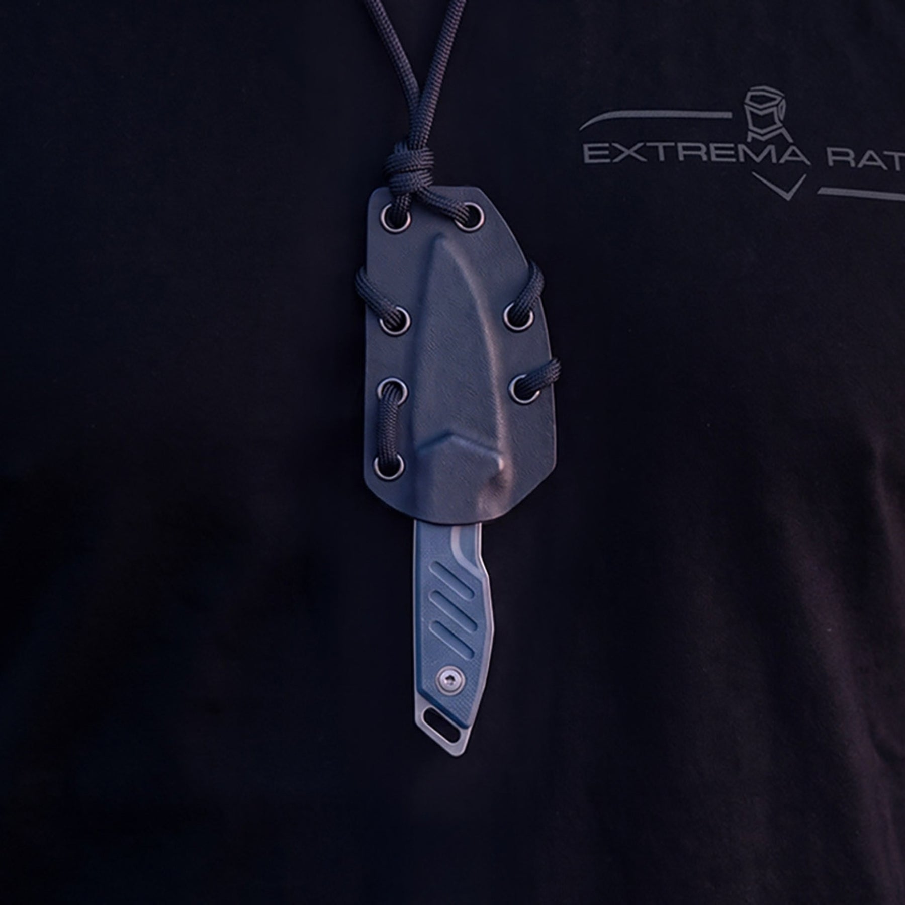 Extrema Ratio BFK NANO coltello a lama fissa neck knife compatto con lama drop point in acciaio, guancette ergonomiche sagomate e foro passante per cordino da porto al collo o EDC tattico