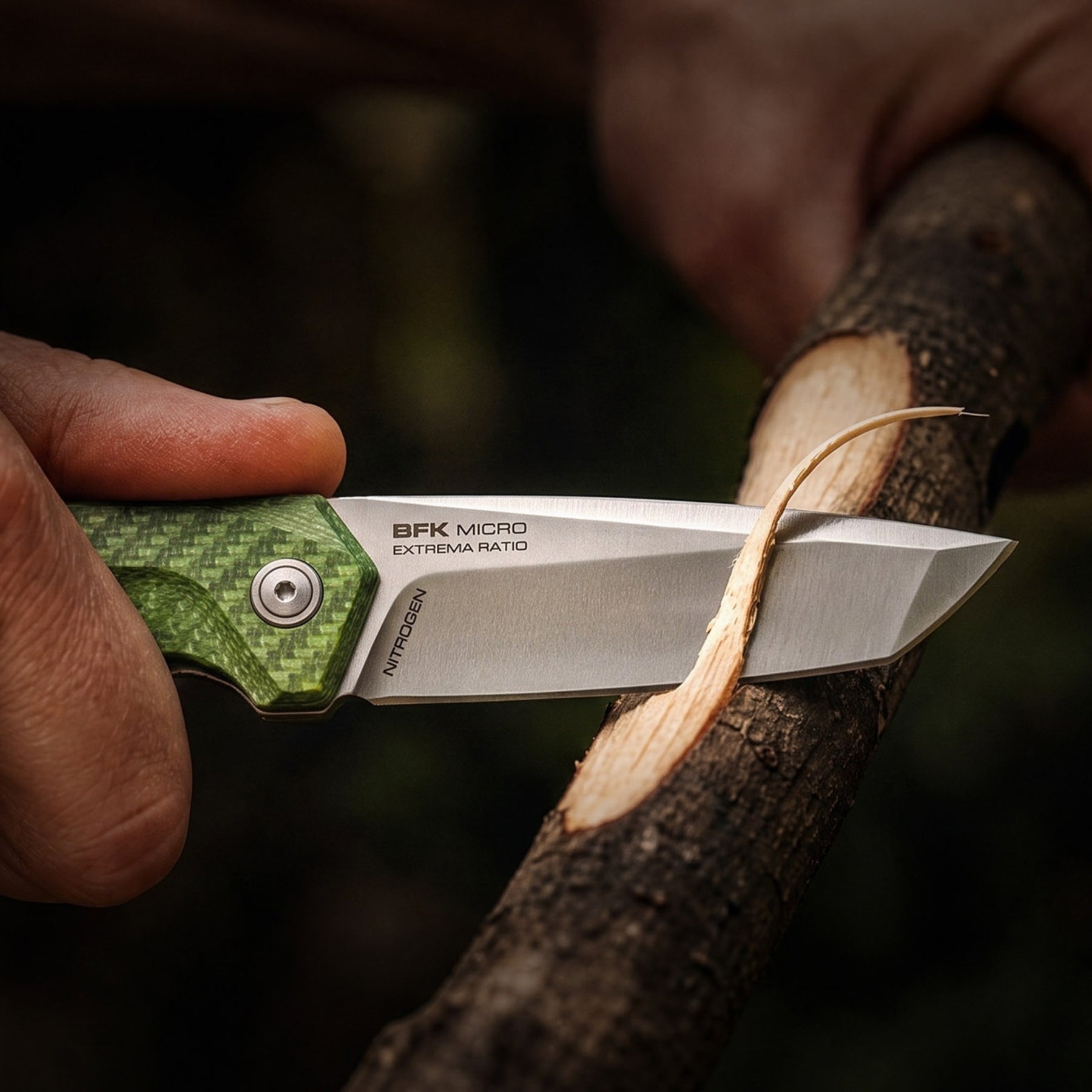 Extrema Ratio BFK Micro coltello a lama fissa compatto con profilo tanto modificato, impugnatura ergonomica sagomata e foro passante per cordino ideale per everyday carry tattico
