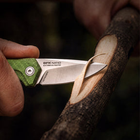 Extrema Ratio BFK NANO coltello a lama fissa neck knife compatto con lama drop point in acciaio, guancette ergonomiche sagomate e foro passante per cordino da porto al collo o EDC tattico