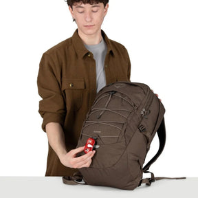 Osprey Quasar 26 Driftshade zaino multitasca da 26 litri in edizione limitata con scomparto porta pc, cordino elastico frontale bungee e spallacci ergonomici traspiranti per uso quotidiano ed outdoor