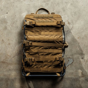 Eberlestock Mission EMOD Frame frame per sistema modulare tattico ad alta resistenza dotato di cinghie di compressione con fibbie e pannello posteriore interamente rivestito di passanti con sistema MOLLE PALS per aggancio accessori outdoor e bushcraft.