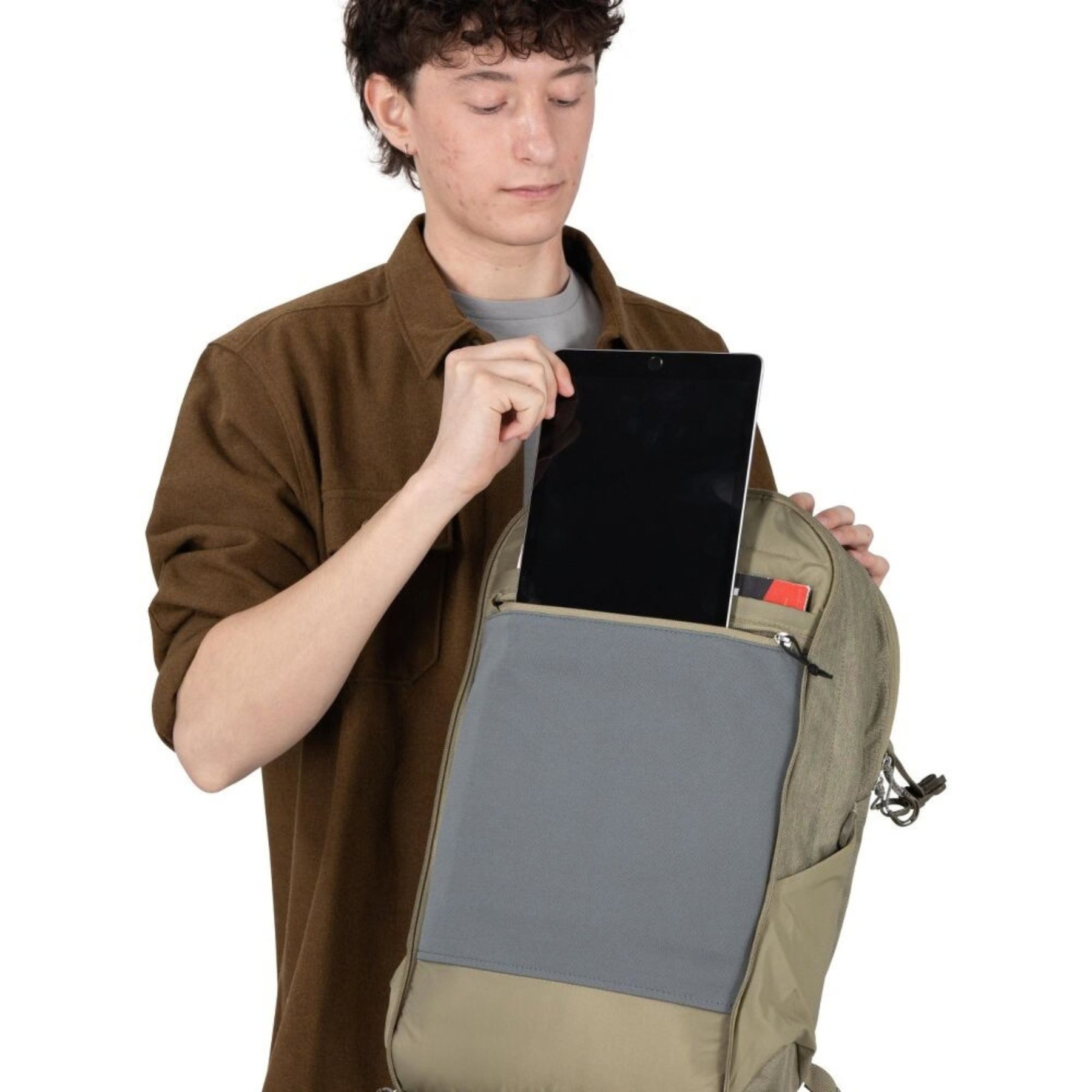 Osprey Nebula 32 Driftshade zaino da 32 litri in edizione limitata con scomparti multipli e spallacci imbottiti ergonomici per outdoor, viaggi, studio e uso quotidiano EDC.