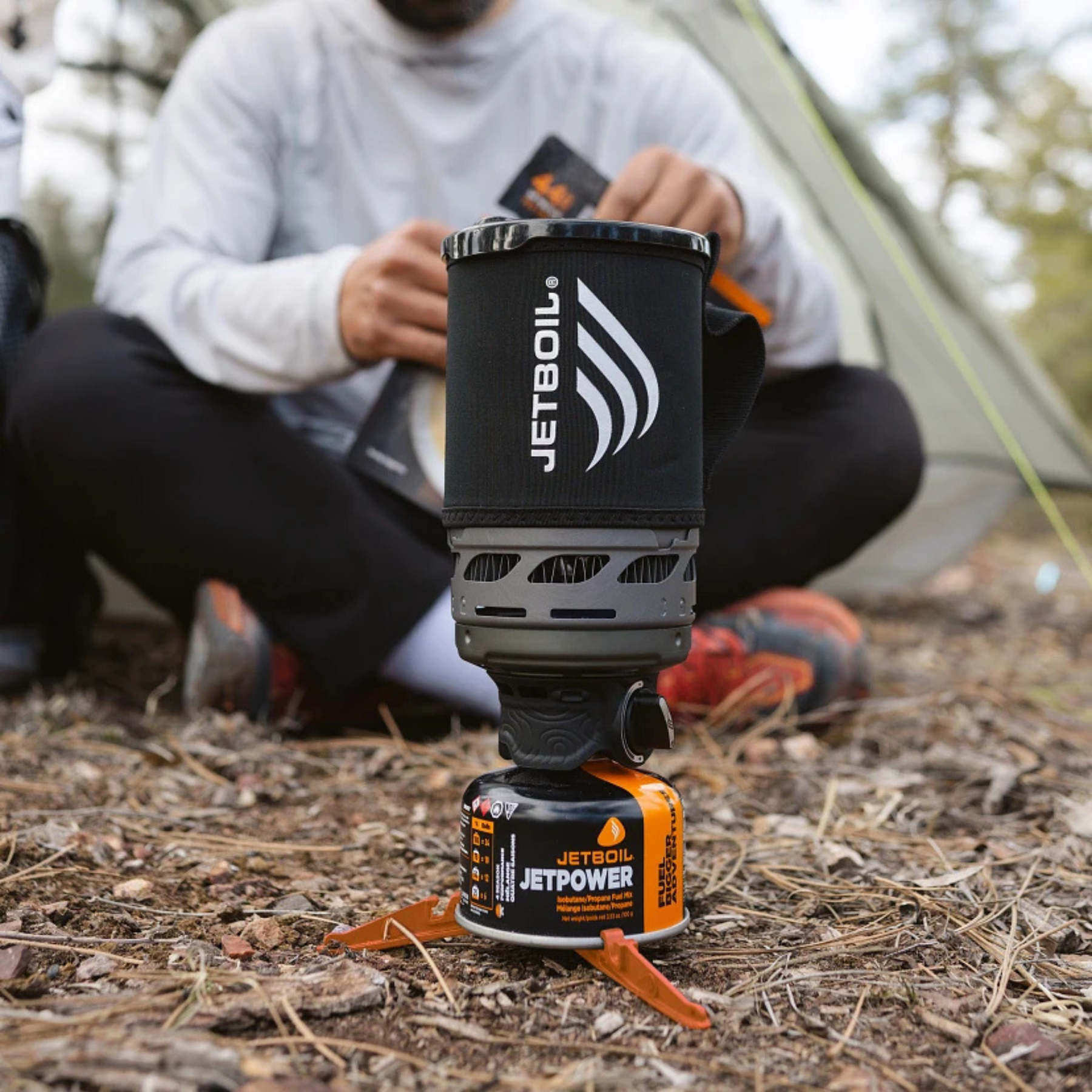 Jetboil Zip Fast Boil System, fornello a gas per campeggio e trekking, sistema di cottura personale rapido, tazza da 0.8L con coibentazione nera e stabilizzatore arancione, SU BACKPACCO.IT