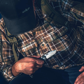 Set Extrema Ratio The Carry Box in edizione limitata, confezione regalo che include un coltello chiudibile BFK EVO, un cappellino nero da baseball, un portafoglio in pelle nero e una piastrina multifunzione in metallo (card tool)