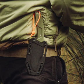 Extrema Ratio Sethlans Outdoor. Coltello a lama fissa in acciaio S600 con guancette in G10 e cordino. Design full tang robusto firmato Daniele Dal Canto. Strumento tattico tuttofare ideale per bushcraft e sopravvivenza.