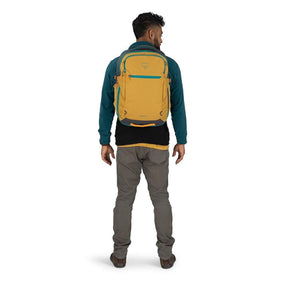 Osprey Daylite Carry-On Travel Pack 35 zaino da 35 litri ottimizzato per i viaggi con spallacci imbottiti, tasca frontale con zip, cinghie di compressione e tasche laterali elasticizzate. Un bagaglio a mano versatile ideale per escursioni e spostamenti.