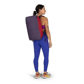 Osprey Daylite Duffel 30 borsone compatto da 30 litri in poliestere riciclato con apertura a U, tasche laterali con zip, spallacci imbottiti convertibili per trasporto a zaino o a tracolla, ideale per palestra, viaggi brevi, sport e uso quotidiano