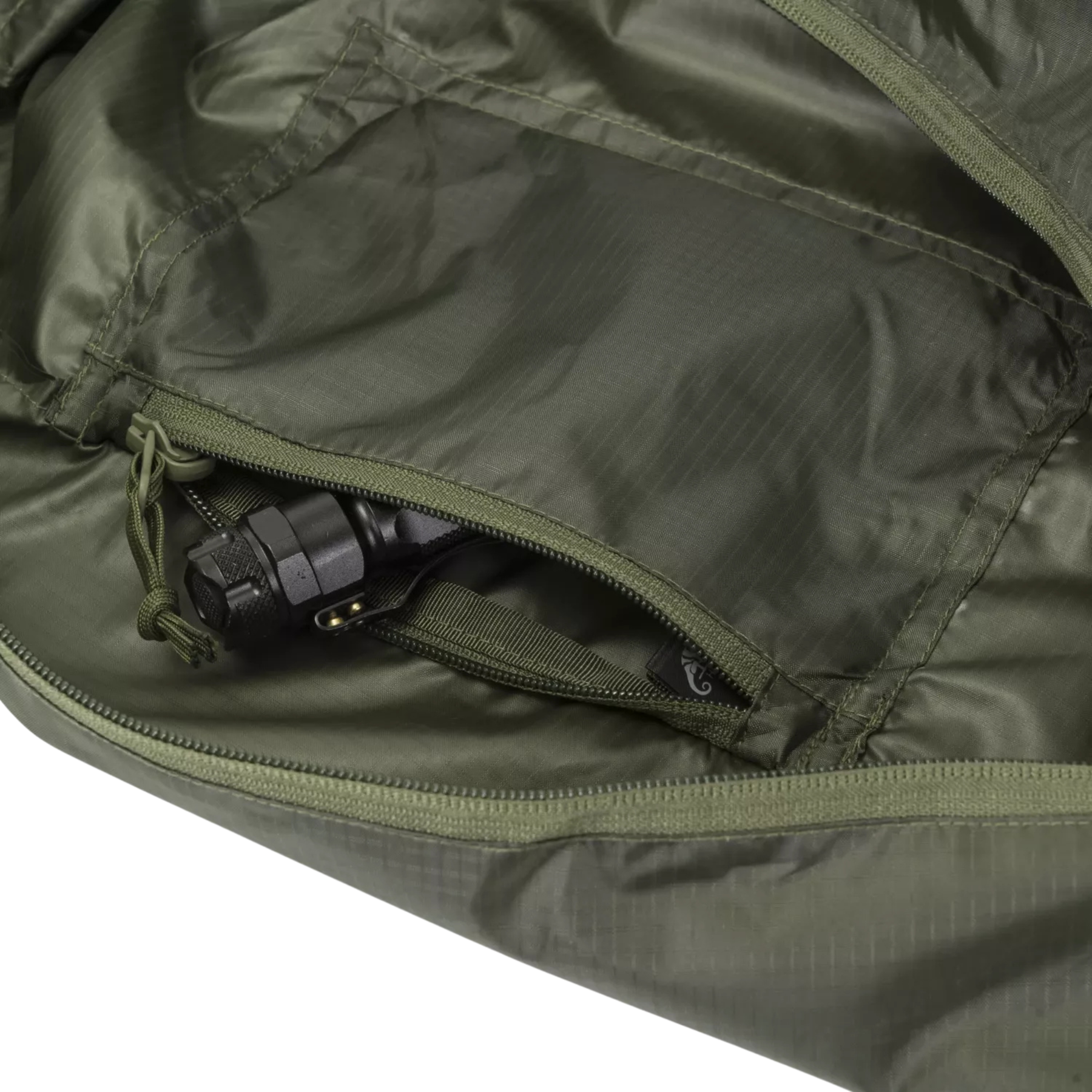 HELIKON-TEX Carryall Backup Bag Borsa shopper pieghevole da 34 Litri in nylon leggero. Tracolla regolabile e ampia capacità per il trasporto di equipaggiamento extra o per la spesa, ideale come borsa d'emergenza o di supporto.