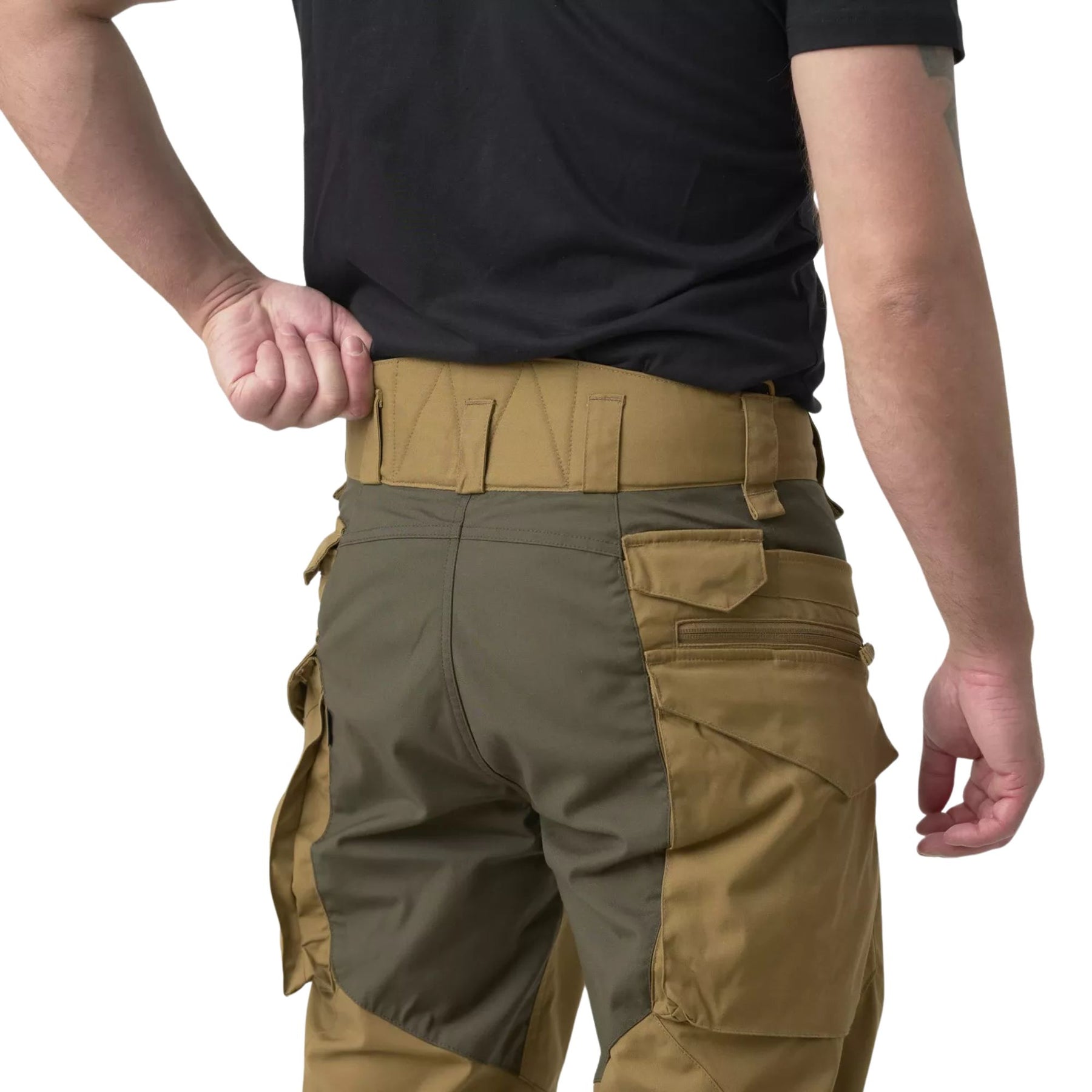 Helikon-Tex Pilgrim Pants pantaloni tecnici in tessuto DuraCanvas con rinforzi sulle ginocchia, tasche e vita rialzata per protezione renale. Ideali per bushcraft, escursionismo e attività outdoor impegnative.