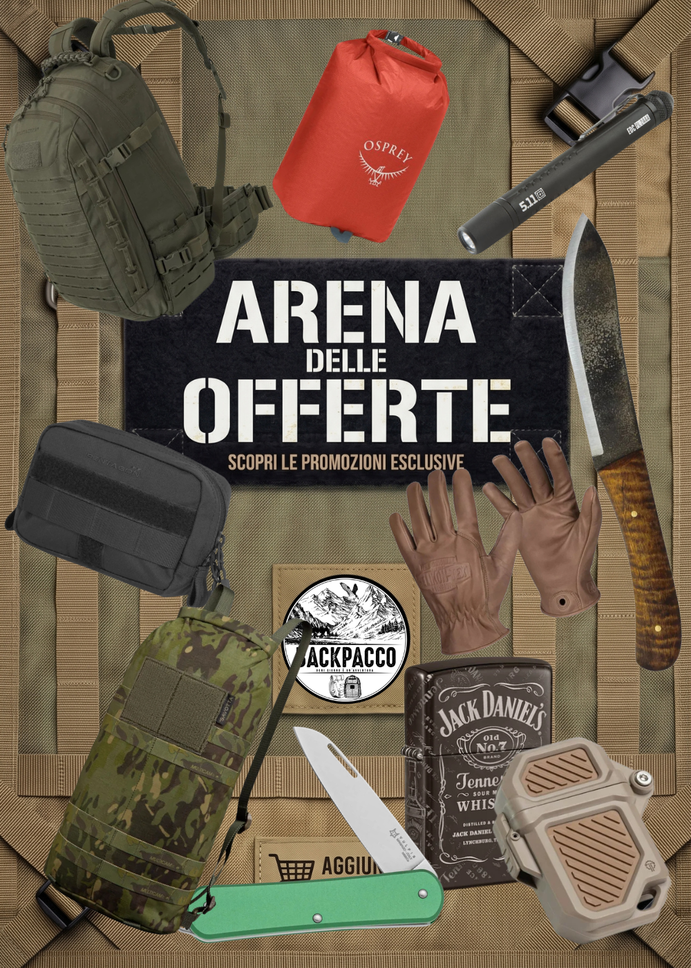 BackPacco Arena delle Offerte banner promozionale con equipaggiamento outdoor zaino tattico sacca stagna Osprey torcia EDC 5.11 coltelli guanti in pelle tasca Pentagon e accendino Zippo su sfondo con fettucce MOLLE per promozioni esclusive