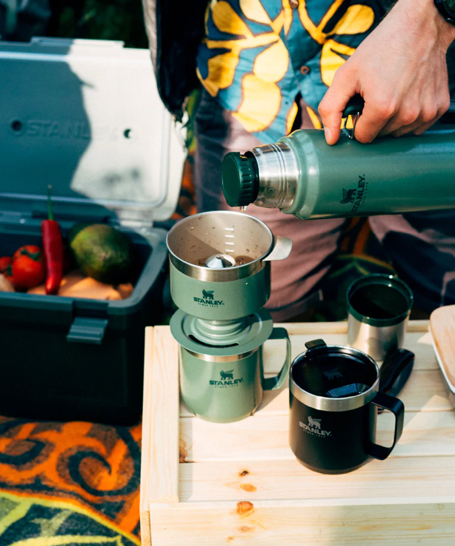 Camp Mug usato con il perfect brew di stanley per preapare il caffè durante una sessione di outdoor cooking