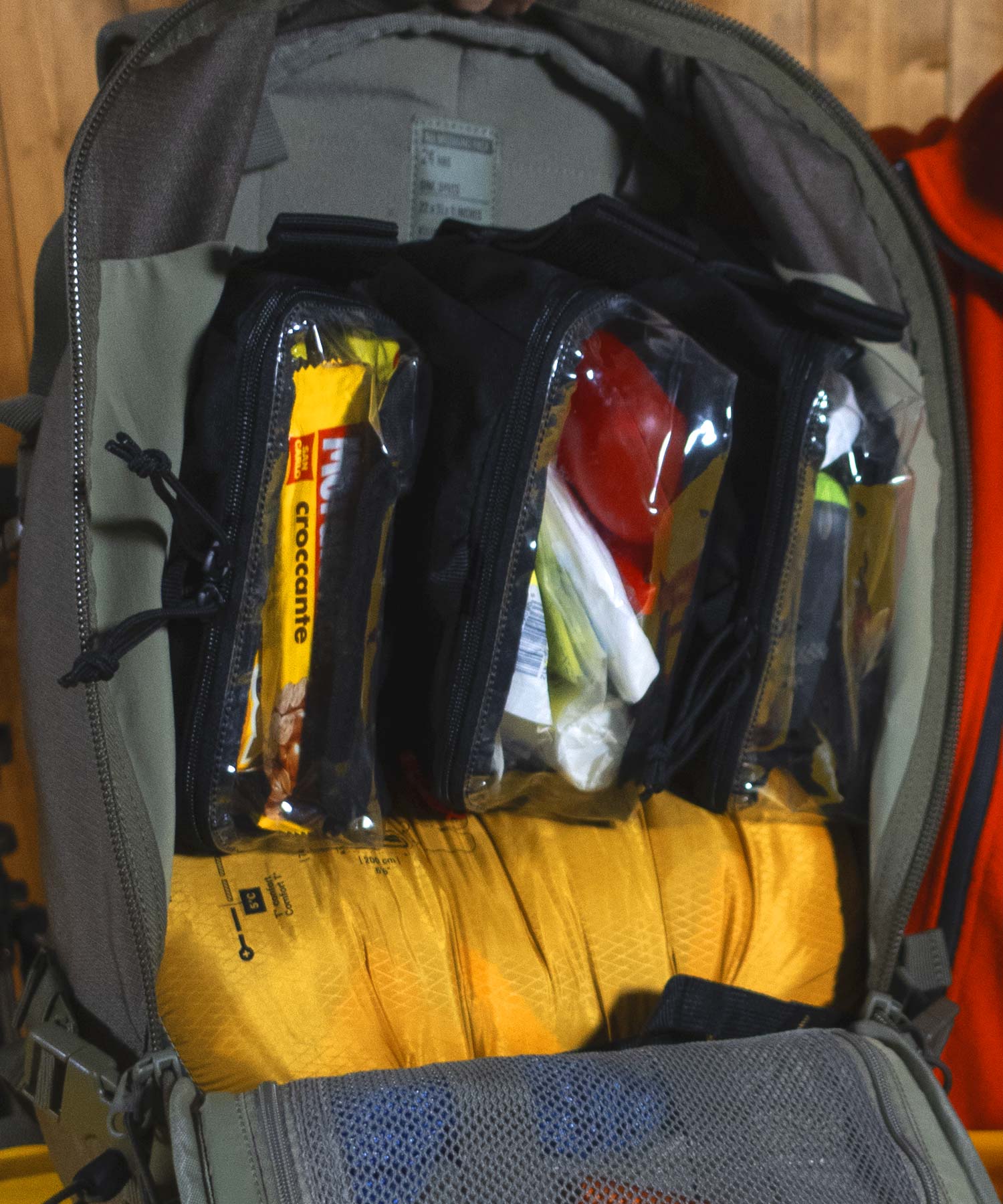 tre tasche Easy-vis dentro lo zaino AMP24 Ranger Green di 5.11 in configurazione backpacco