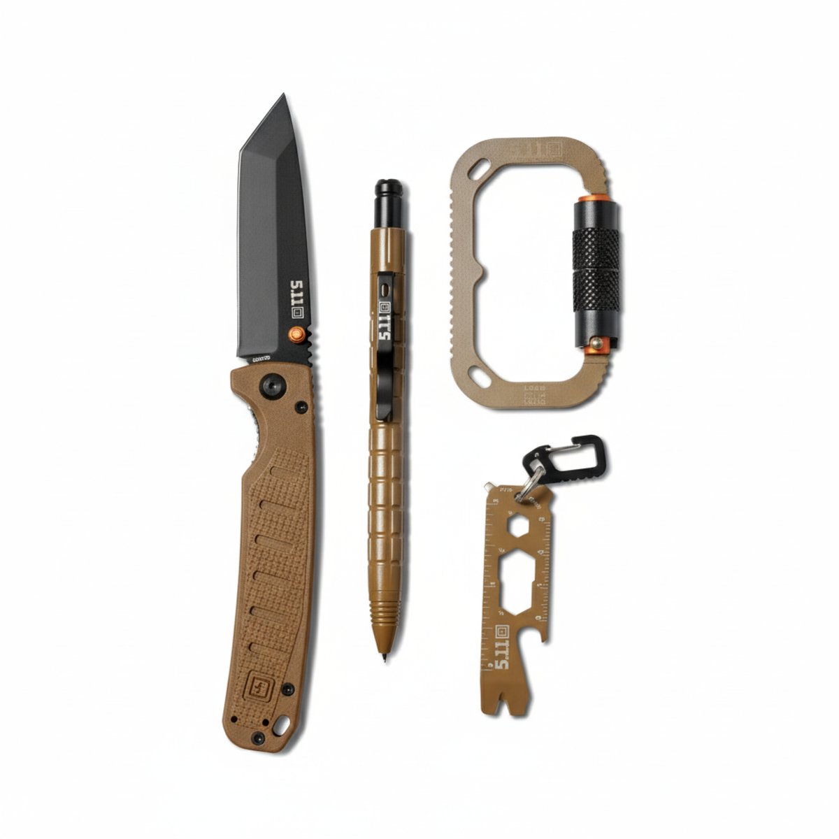 5.11 Trailblazer Gift Set, set regalo tattico in colore Coyote/FDE, include coltello chiudibile, penna tattica, moschettone multiuso e multi-tool da portachiavi, kit outdoor e EDC, SU BACKPACCO.IT