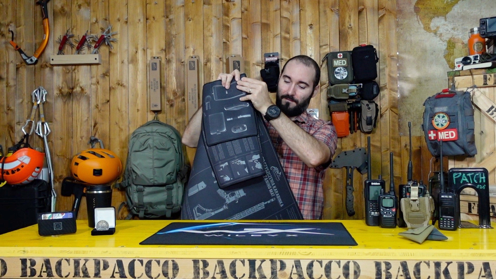 Paolo di Backpacco spiega i varii tappetini Helikon tex
