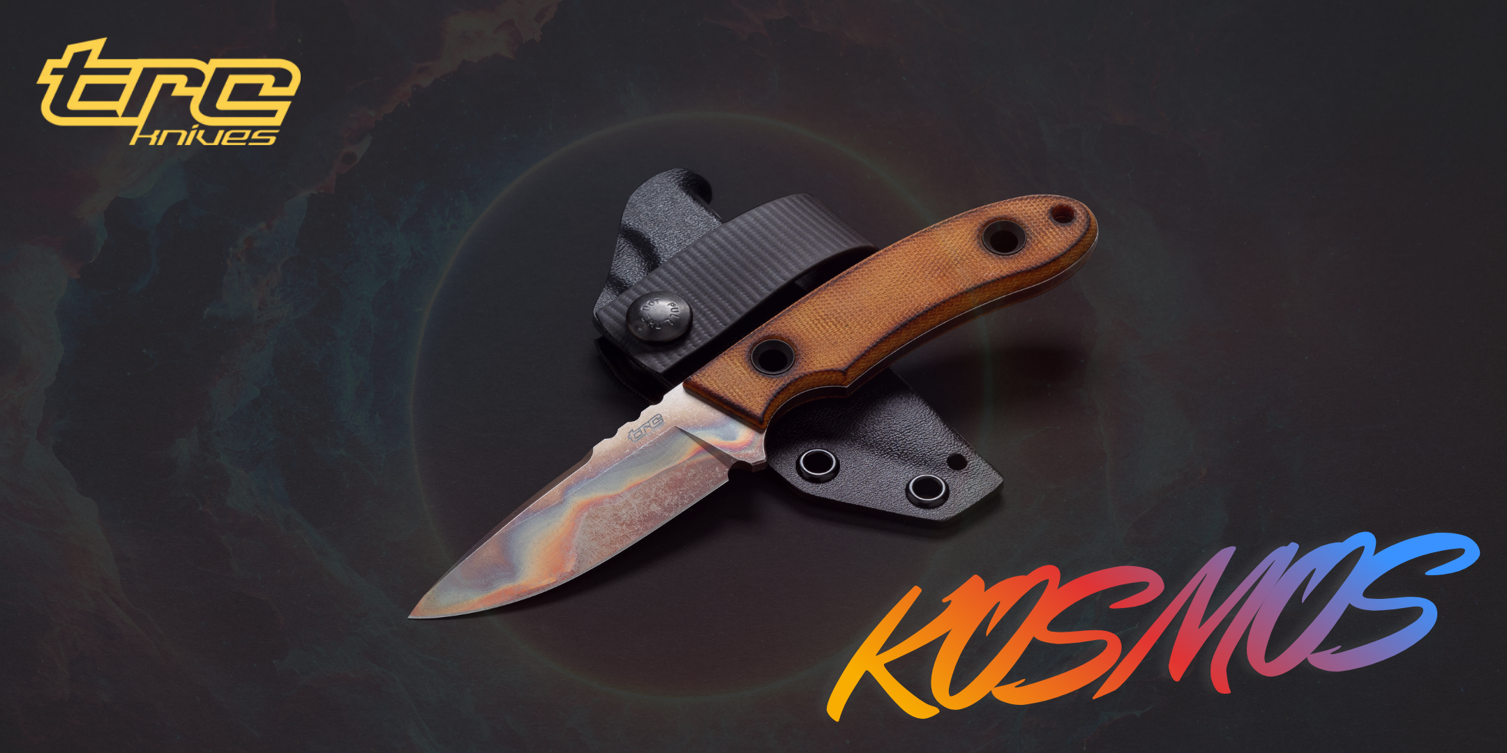 TRC Knives Kosmos coltello a lama fissa compatto con lama drop point satinata termosaldata, impugnatura ergonomica in micarta sagomata e fodero rigido in Kydex con passante per cintura, banner promozionale serie Kosmos.