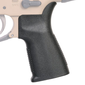 Reptilia CQG Grip for AR15/SR-25 Impugnatura ergonomica in nylon rinforzato con angolo verticale pronunciato e beaver tail maggiorato progettata per ottimizzare il controllo e il comfort su carabine garantendo una presa alta e sicura in ogni condizione operativa