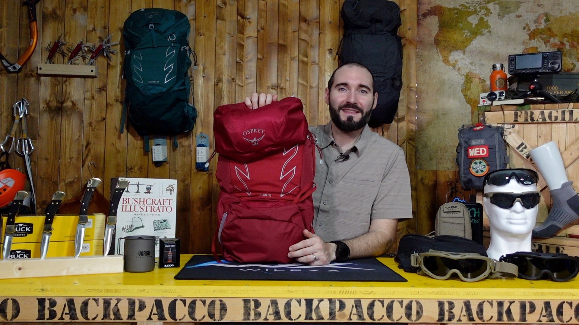 Paolo di Backpacco spiega il Talon 33 di Osprey