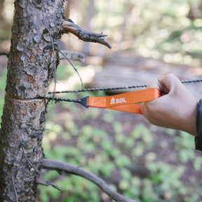 SOL Pocket Chain Saw, sega a catena tascabile da campeggio e survival, con custodia e manici arancioni, attrezzo leggero e portatile per tagliare legna, su backpacco.it