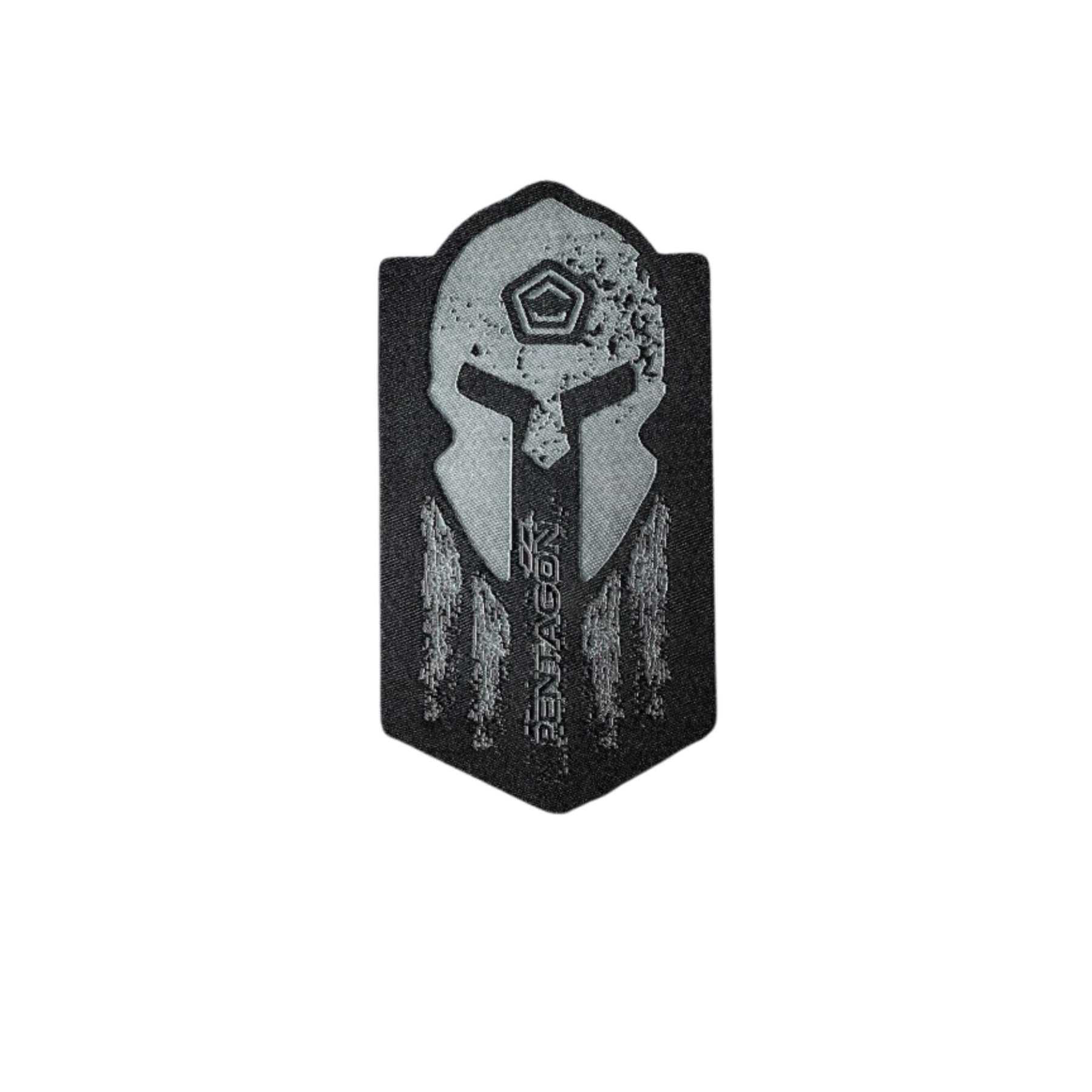 Pentagon Spartan patch ricamata tattica sagomata con elmo spartano logo Pentagon e scritta verticale con supporto a strappo per zaini giacche e buffetteria EDC