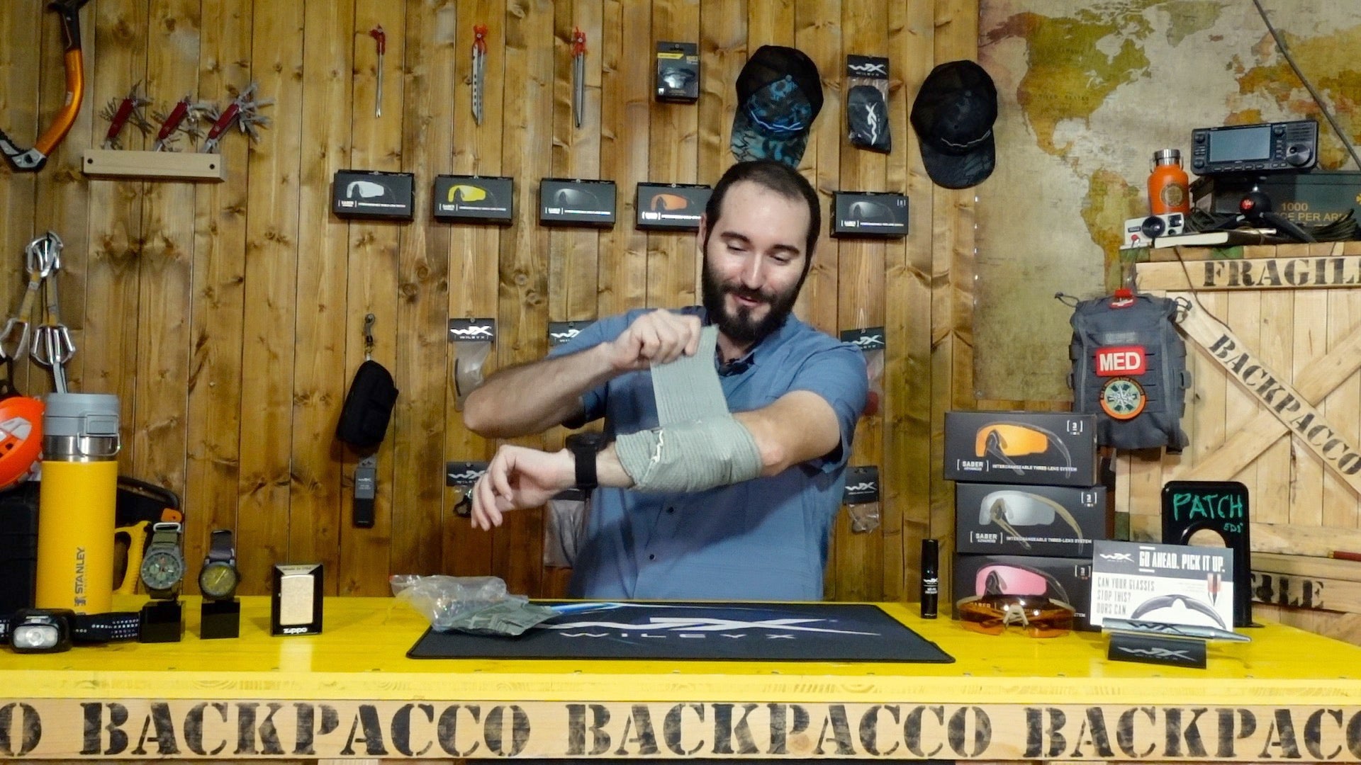 Paolo di BackPacco spiega il bendaggio Israeliano di Rhino rescue