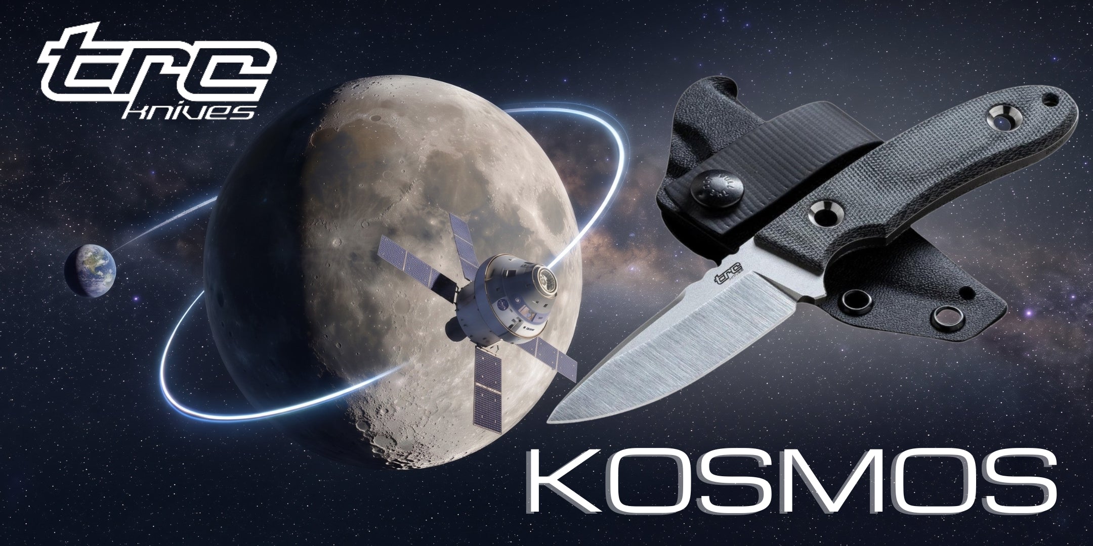 TRC Knives Kosmos coltello a lama fissa EDC con lama in acciaio RWL-34 satinato, manico in Canvas Micarta e fodero orizzontale in Kydex. Immagine promozionale a tema spaziale che mostra il coltello in orbita con una capsula spaziale, la Luna e la Terra.
