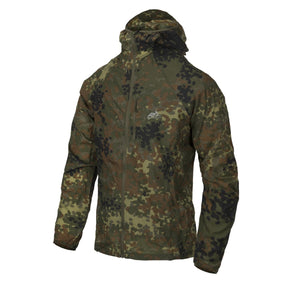 Giacca a vento Helikon-Tex Tramontane in Windpack Nylon, colore Flecktarn, vista frontale — ultraleggera, antivento e comprimibile