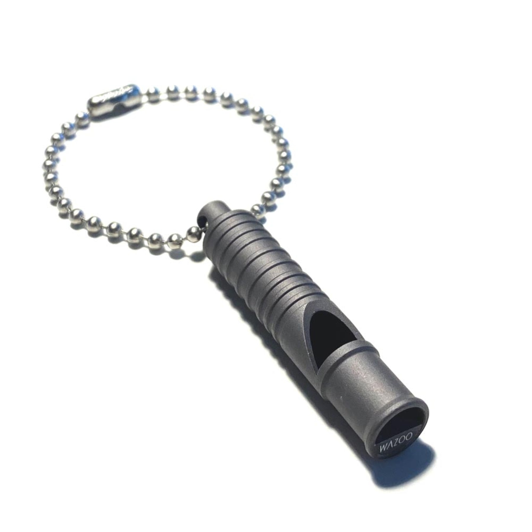 Wazoo SOS Micro Whistle fischietto di emergenza ultracompatto in alluminio con potenza oltre 115 dB e catenina a pallini per aggancio rapido, essenziale per kit di sopravvivenza ed EDC.