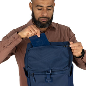 Zaino da città Osprey Aoede Syncpack da 20 litri, design moderno per il trasporto di laptop e per uso quotidiano, con chiusura a patta e fibbia di sicurezza