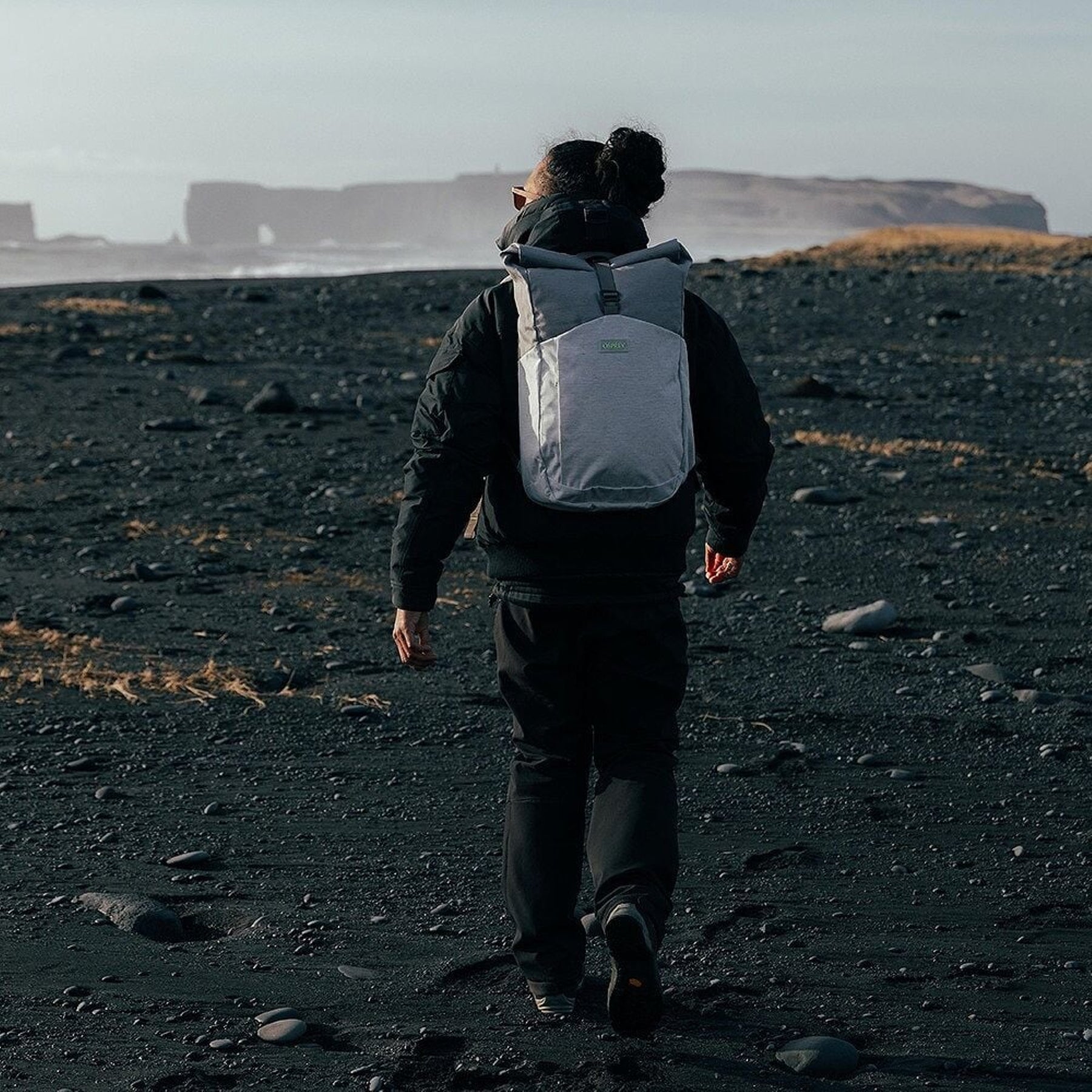 Zaino da città ecologico Osprey Arcane Earth Roll Top Pack da 24 litri, realizzato con materiali riciclati, design urbano con chiusura roll-top per laptop