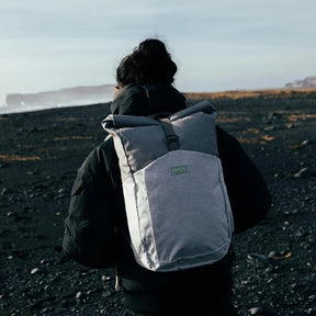 Zaino da città ecologico Osprey Arcane Earth Roll Top Pack da 24 litri, realizzato con materiali riciclati, design urbano con chiusura roll-top per laptop