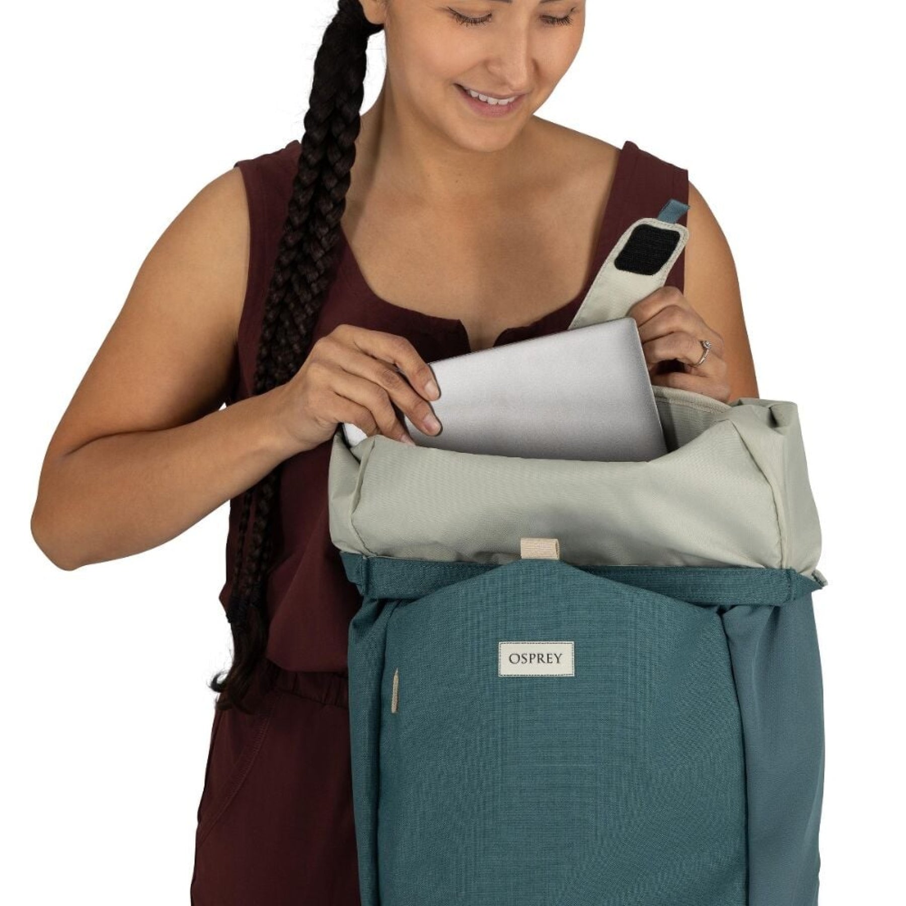 Zaino da città Osprey Arcane Roll Top Pack da 24 litri, design elegante con chiusura roll-top e fibbia in metallo, ideale per uso urbano e laptop