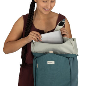 Zaino da città Osprey Arcane Roll Top Pack da 24 litri, design elegante con chiusura roll-top e fibbia in metallo, ideale per uso urbano e laptop