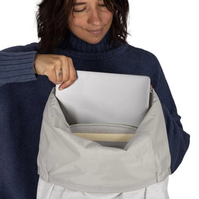 Zaino da città ecologico Osprey Arcane Earth Roll Top Pack da 24 litri, realizzato con materiali riciclati, design urbano con chiusura roll-top per laptop