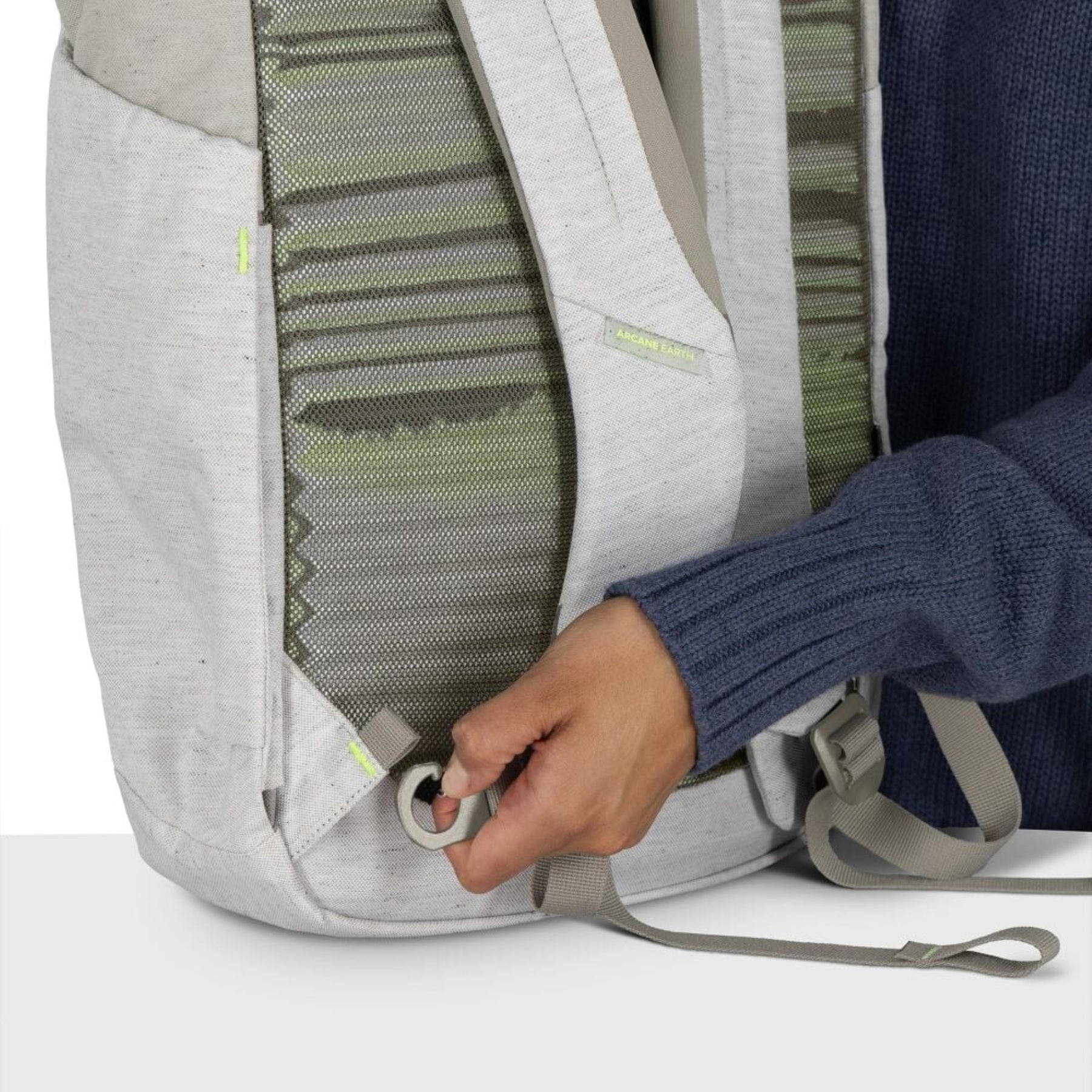 Zaino da città ecologico Osprey Arcane Earth Roll Top Pack da 24 litri, realizzato con materiali riciclati, design urbano con chiusura roll-top per laptop